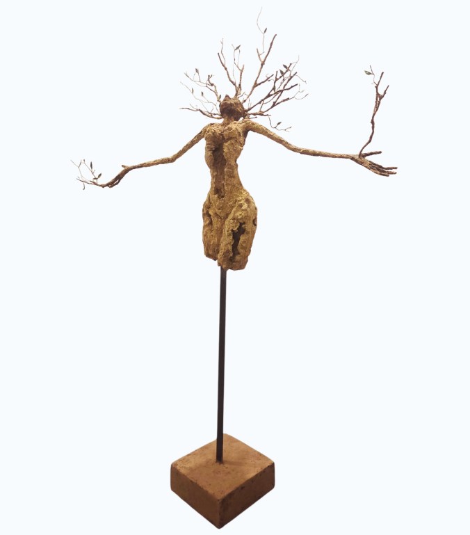 "Dame nature" [Terre, pâte à papier, patine - 96 x 68 x 27]